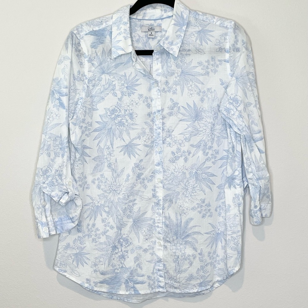 Croft and Barrow white linen type floral print button up size medium